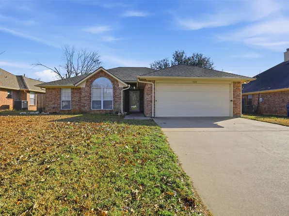 1025 Matthew St, Burleson, TX 76028