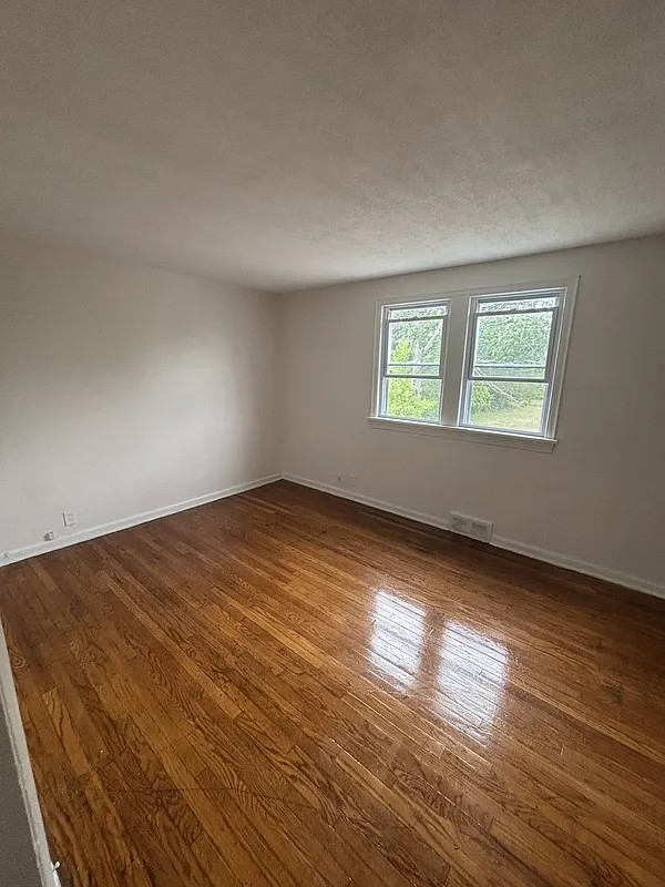 2 bed, 1.0 bath, 816 sqft, $1,100 — Photo 1