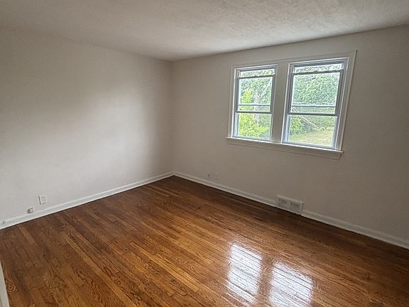 2nd image of 13916 Durkee Ave