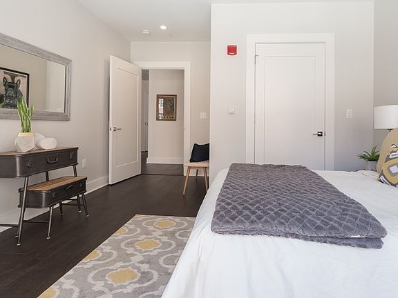 4th image of 14 W Broadway Unit 301