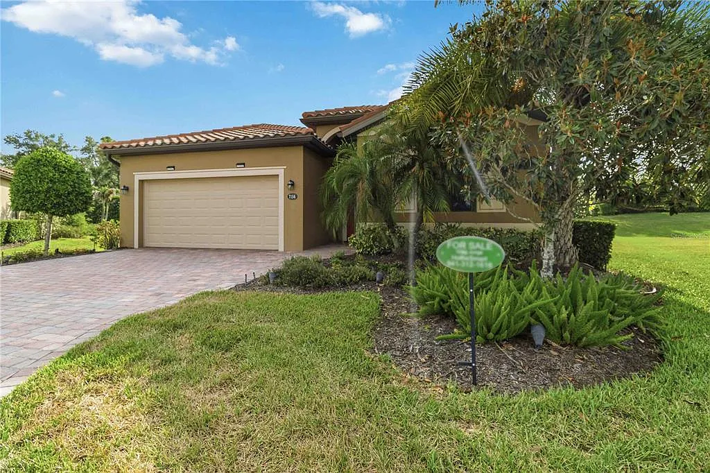4 bed, 3.0 bath, 2006 sqft, $3,600 — Photo 3