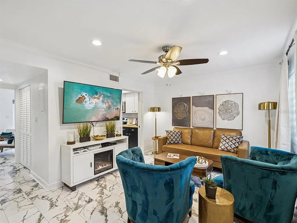 2 bed, 1.5 bath, 1030 sqft, $2,550 — Photo 2