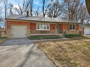 31 Dunning Ct, Hamilton, ON L9H 4K8