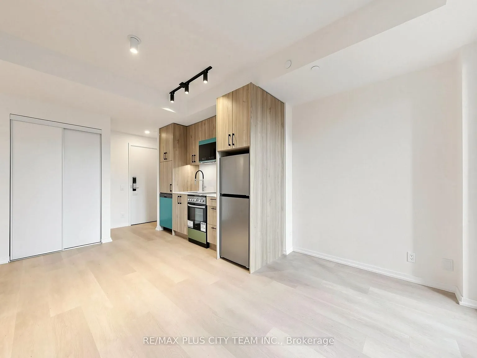 1 bed, $2,554 — Photo 4