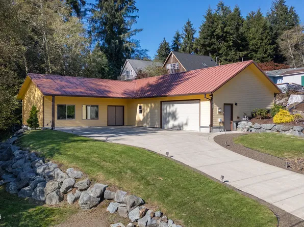 10030 4th St, Bay City, OR 97107