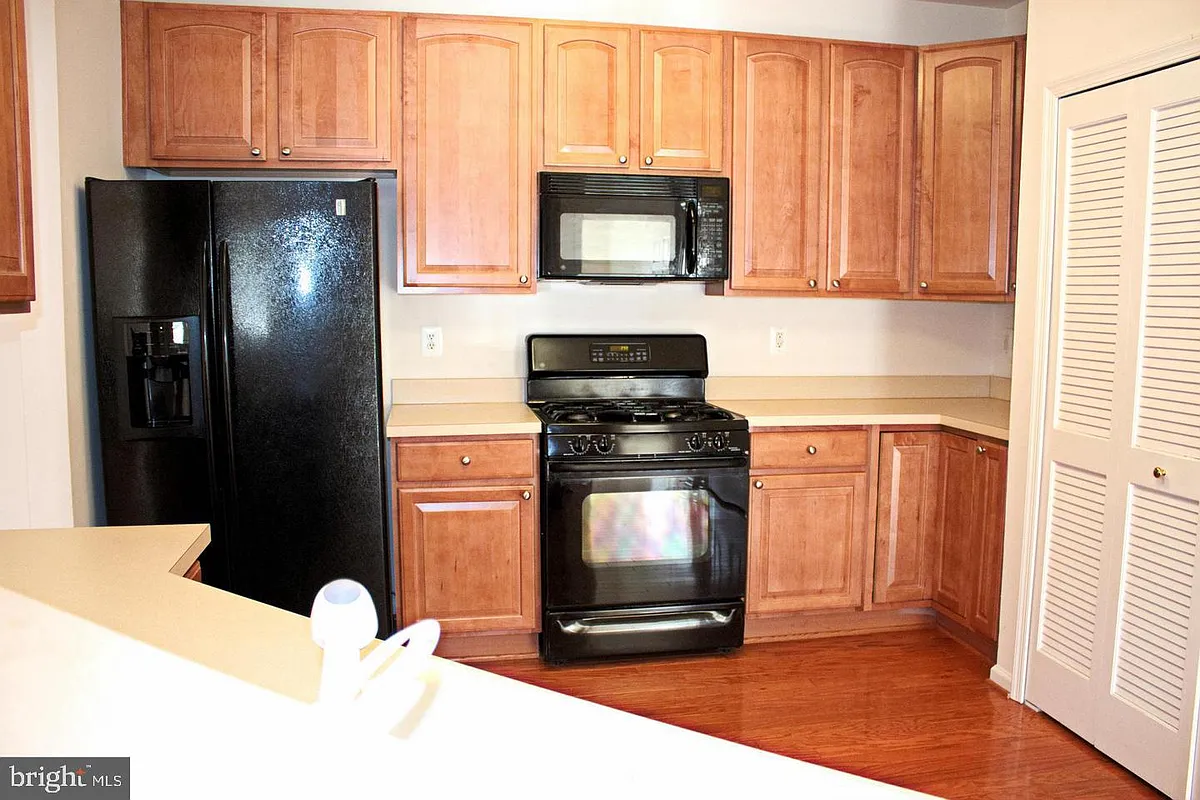 Building Photo - 6212 Westchester Park Dr #B