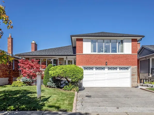 32 Summitcrest Dr, Toronto, ON M9P 1H2