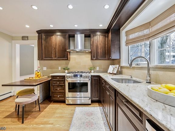 3rd image of 17 Collinwood Rd