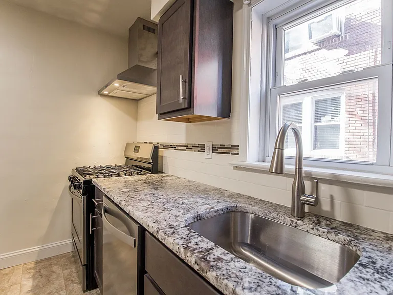 (204) 7339 Dartmouth Ave — Photo 19