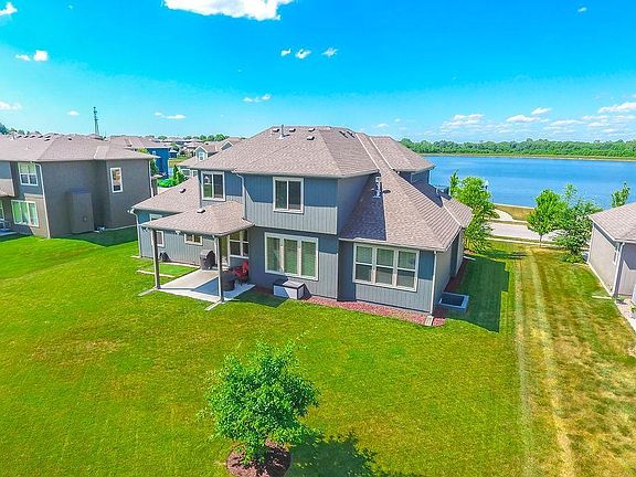 3rd image of 112 SW Shores Dr