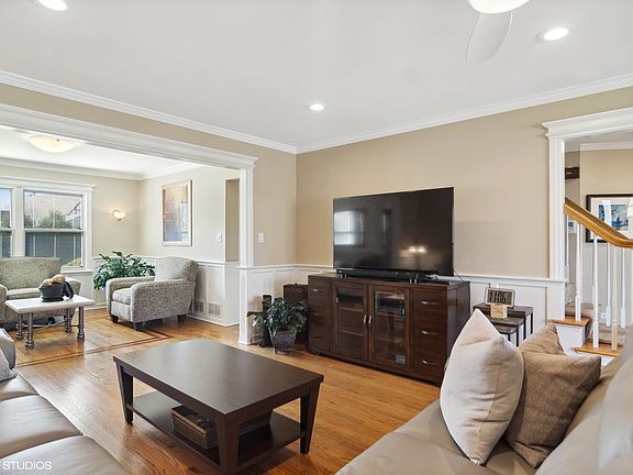 5th image of 1227 W Kenilworth Ave
