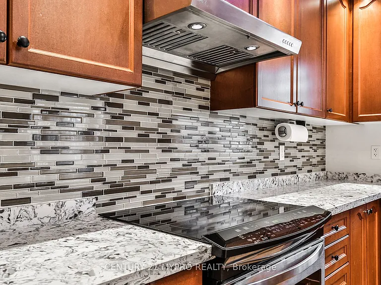 431 Woodspring Ave E — Photo 23