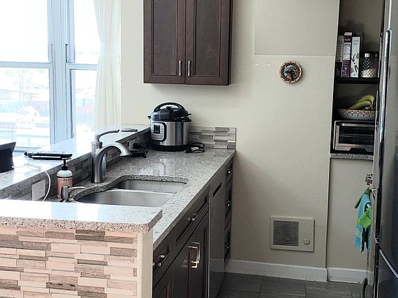 3rd image of 149 Essex St APT 6Q