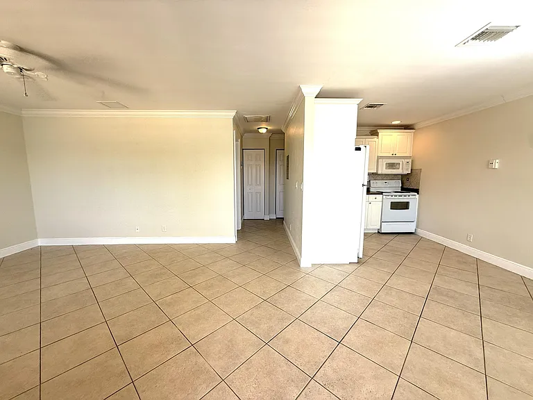 735 Hummingbird Way #202 — Photo 3