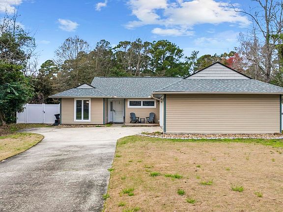 2nd image of 802 Knobcone Ct.