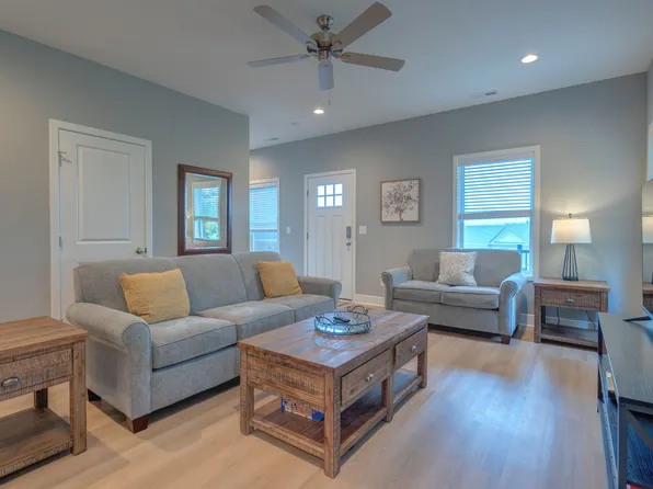 100 Hoopers Ln, Blacksburg, VA 24060