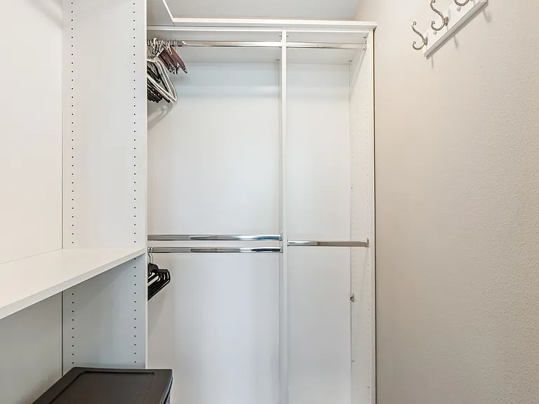 300 W Beech St #3 — Photo 14