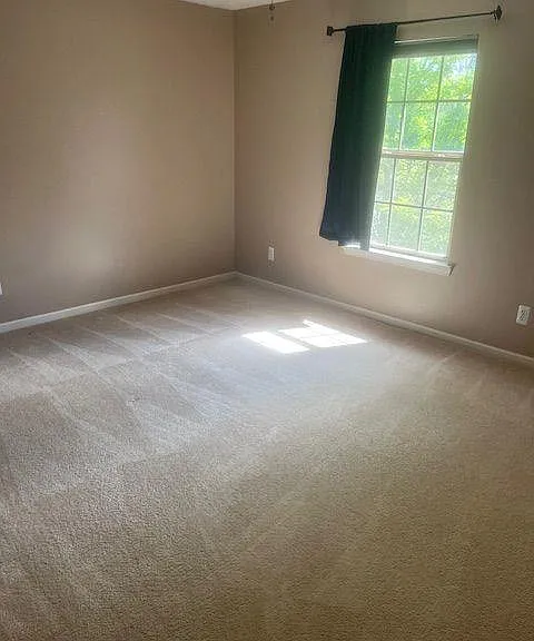 11758 Farmington Rd — Photo 9