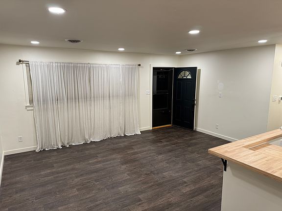 4th image of 547 Gloria Ave