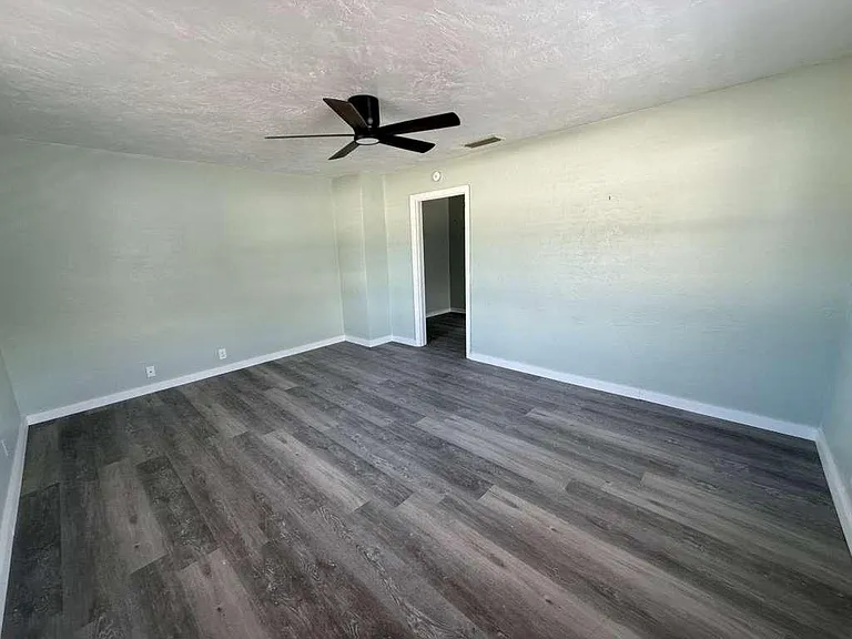 140 Frazar Rd — Photo 5