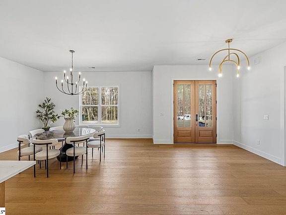 5th image of 329 Thompson Rd