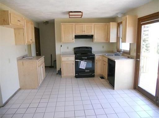 3rd image of 60 Essex Ave