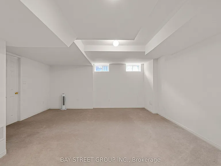 86 Ness Dr — Photo 32