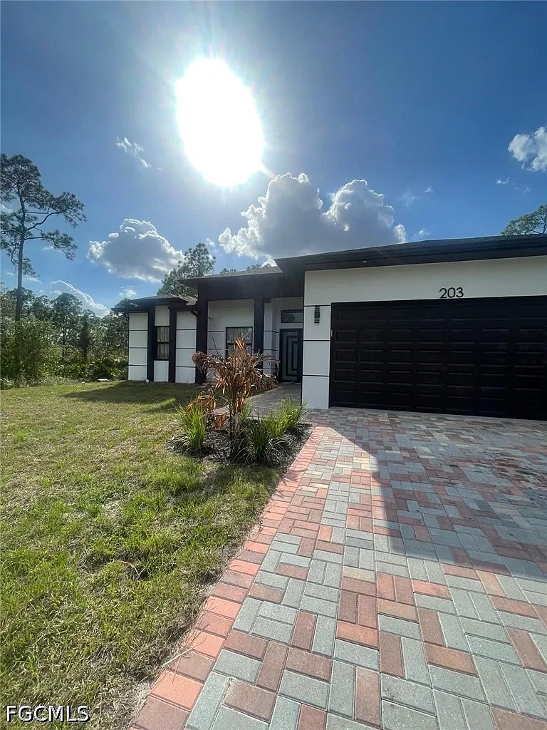 4 bed, 2.0 bath, 1670 sqft, $2,250 — Photo 4