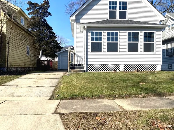941 Lebanon St, Aurora, IL 60505