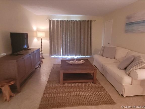 3rd image of 6475 Bay Club Dr APT 4