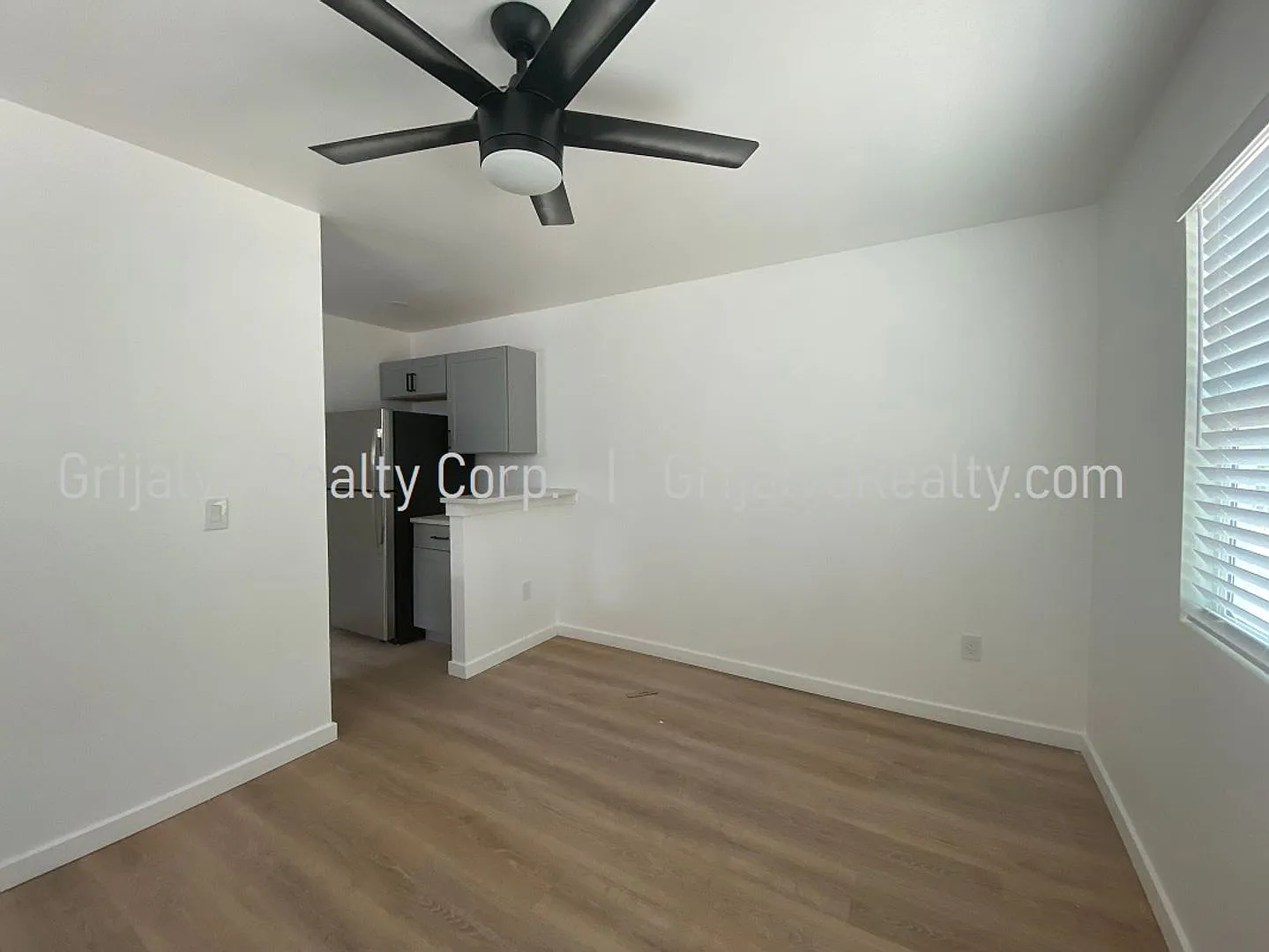 1030 Lee — Photo 4