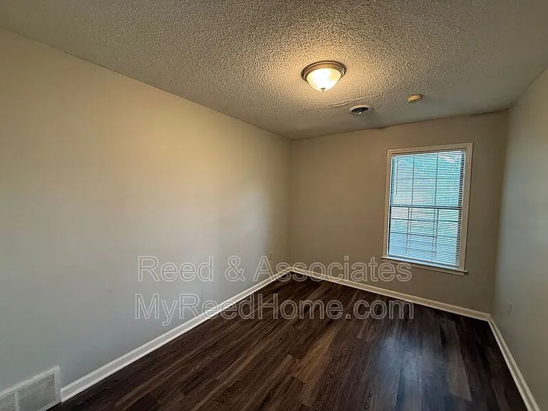 4811 Barkshire Dr — Photo 6