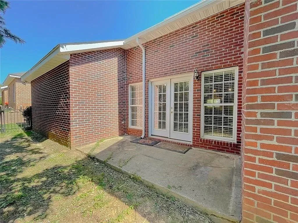 Building Photo - 802 W Longleaf Dr