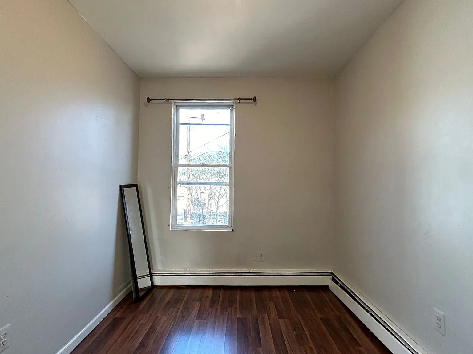 3 bed, 900 sqft, $2,500 — Photo 3