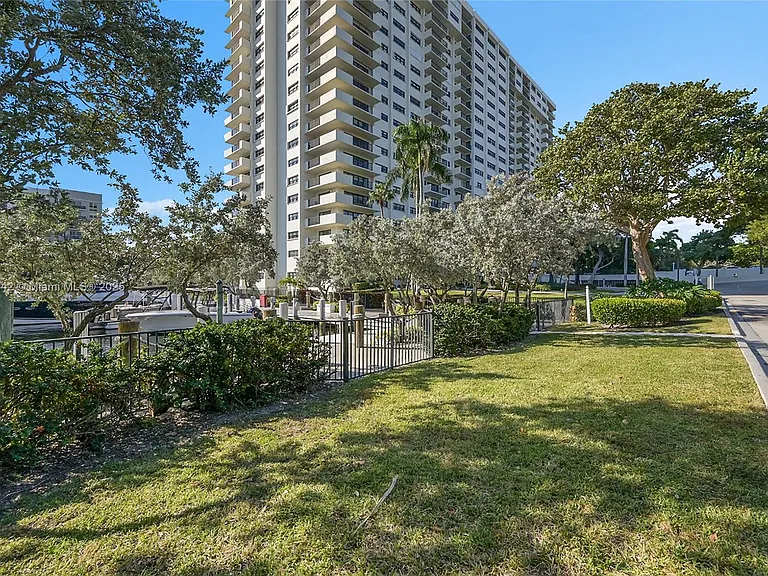 3200 N Port Royale Dr N #1009 — Photo 46