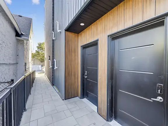 3rd image of 70 Havelock St #A