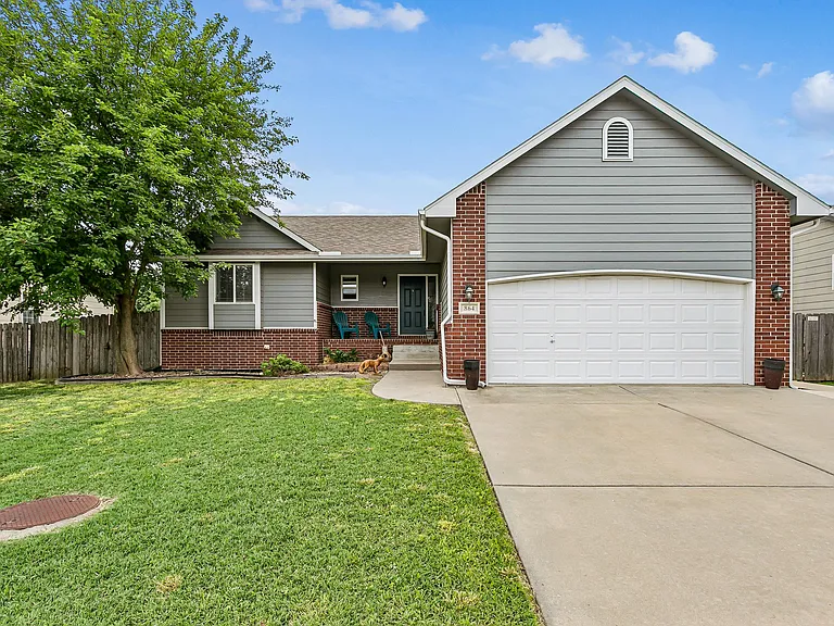 864 S Sunset Cir — Photo 1