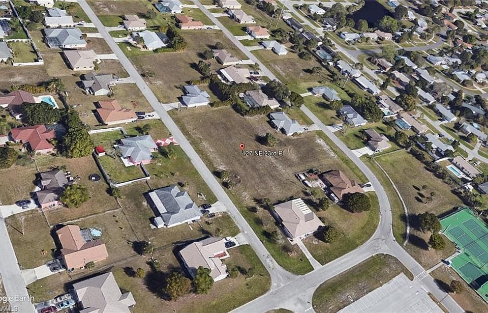2nd image of 127 NE 23rd Pl