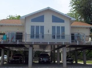 108 Oconnell Beach Rd, Burlington, IA 52601