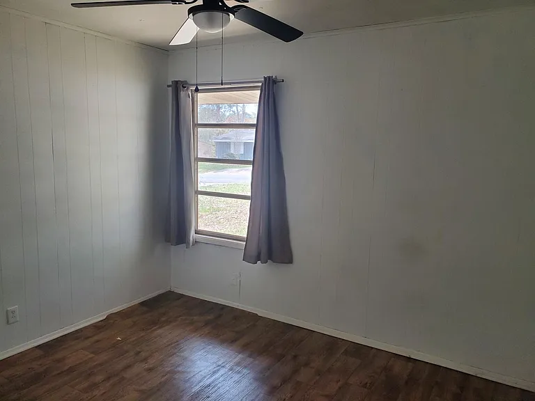 919 Kings Rd — Photo 10