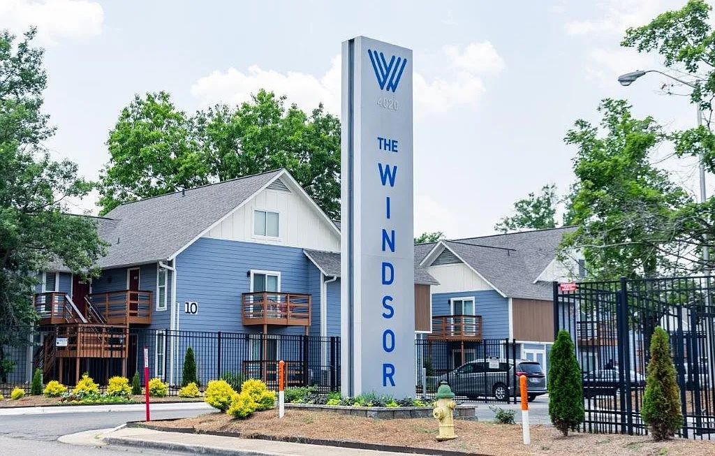 Windsor Apartments — Photo 1