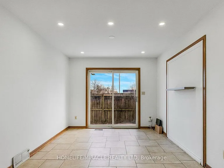 4 Eastwood Dr — Photo 7