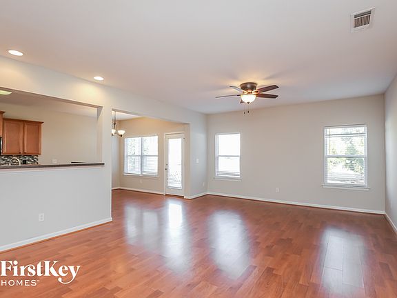 3rd image of 11 Highland Pointe Cir E