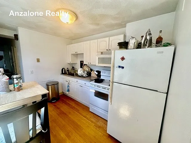 2 bed, 700 sqft, $3,200 — Photo 4