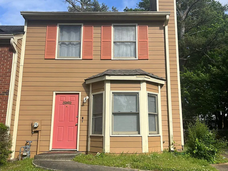 3262 Hampton Ct SE — Photo 1