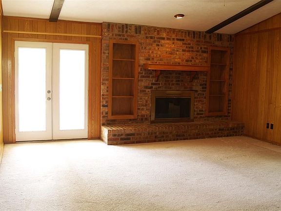 3rd image of 1101 Wood Creek Cir