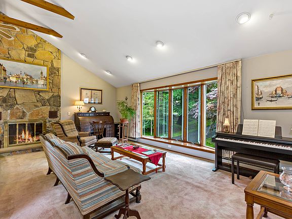 3rd image of 394 Chestnut Ct