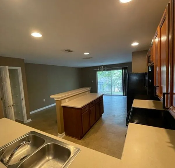 10934 Johanna Ave — Photo 6