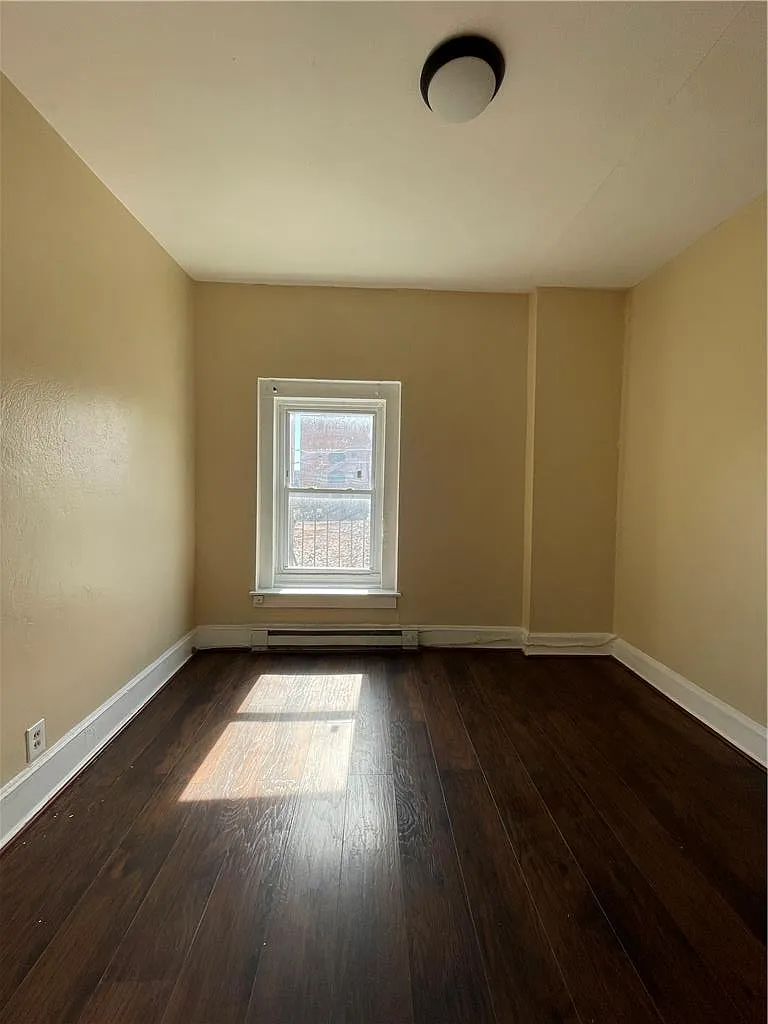 2 bed, 1.0 bath, 700 sqft, $1,350 — Photo 3