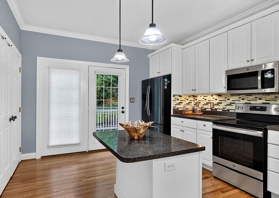 1st image of 47 Villa View Dr